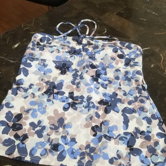 NEW SWIMSUIT - Picture 6 of 9